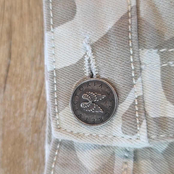 Victoria's Secret- Boyfriend Shorts- Gray Camo Shorts - Picture 3 of 7